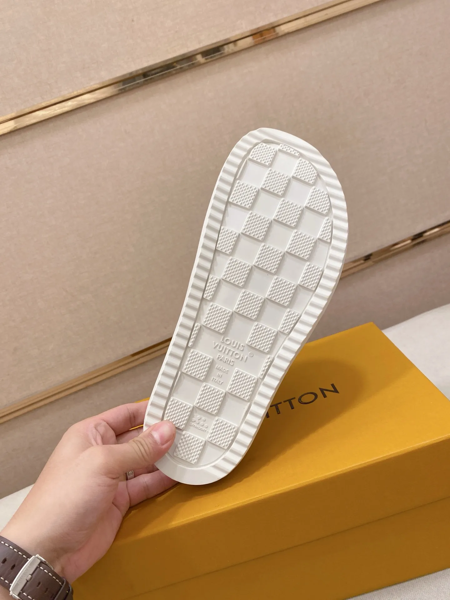 Men's shoes 💰: 360💰Made by LV🔍Top purchasing agents, men's spring and summer slippers are synchronized in the counters. The uppers are made of imported materials from Italy with logo graphics and high-quality craftsmanship. The soles: original soles specially provided by the original factory. The exclusive movable molded soles are super comfortable. Original goods follow the order, 🔍🔍high quality, you can enter and exit the counter at will. Welcome to compare, code number 38-44.
